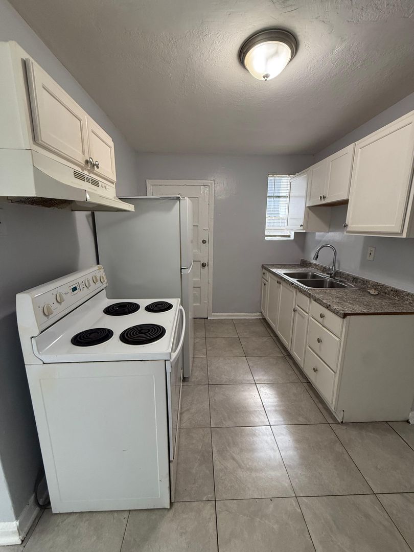 Jacksonville Apartment: 1046 W 8th St.