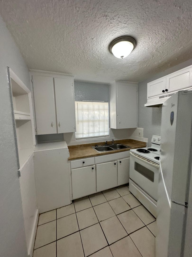 Jacksonville Apartment: 310/312 Acosta St
