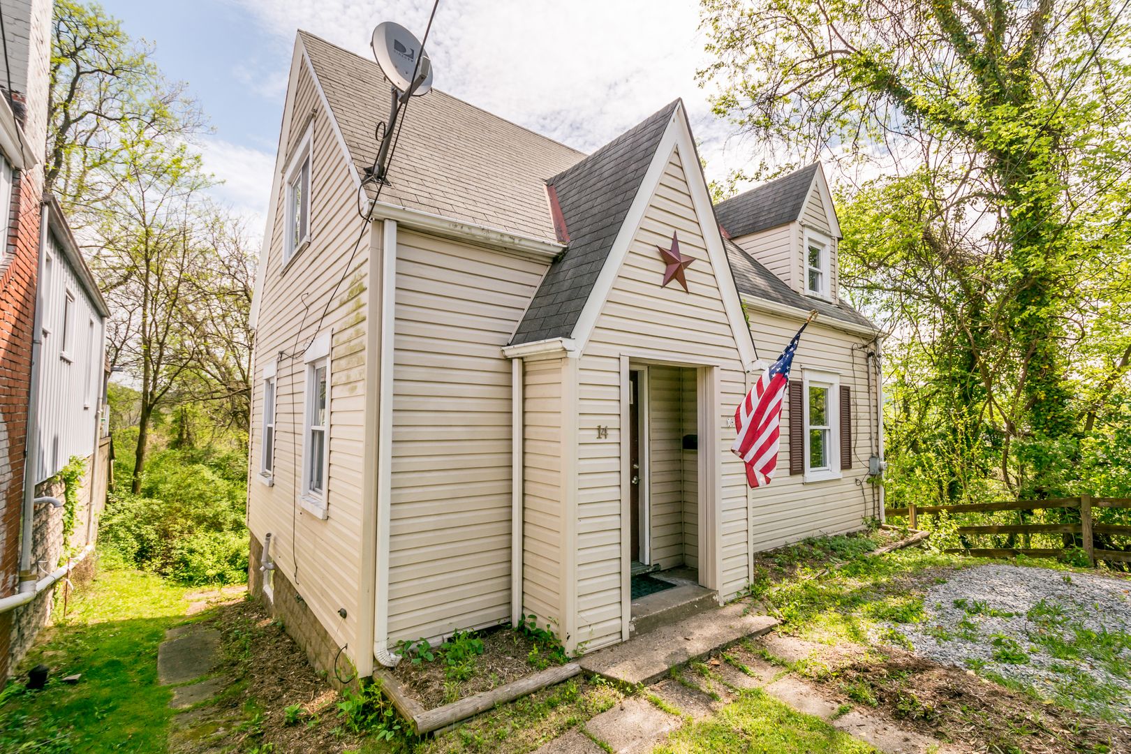 Clairton House: 14 N. 4th Street