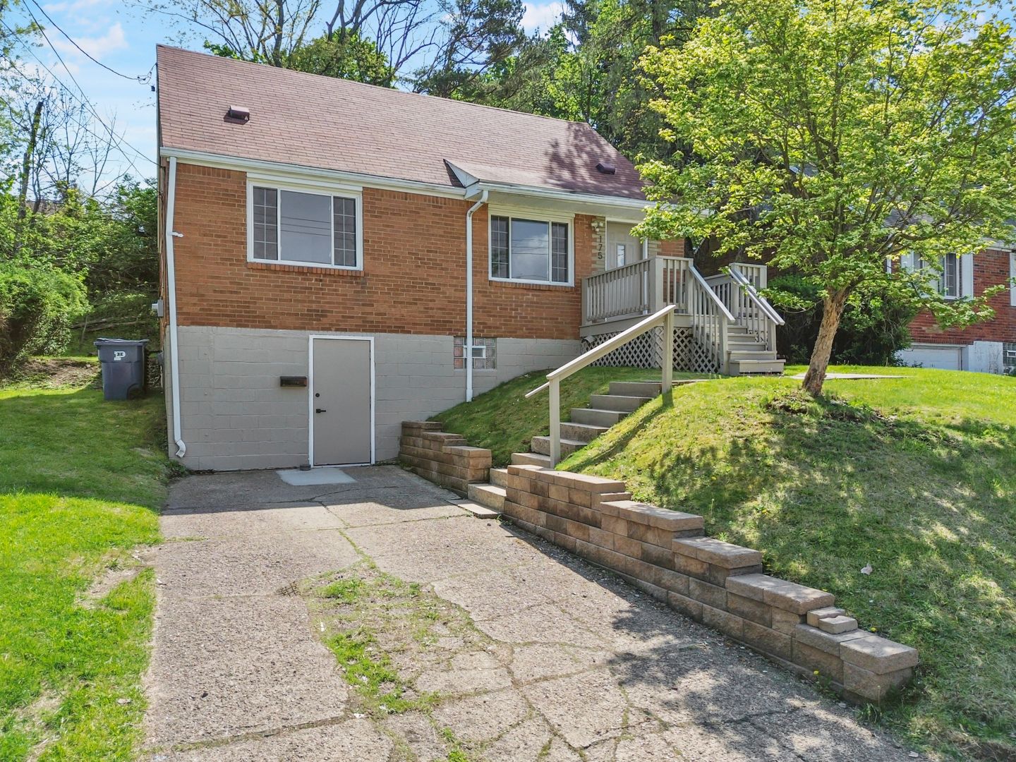 Pittsburgh House: 175 Charleston Drive