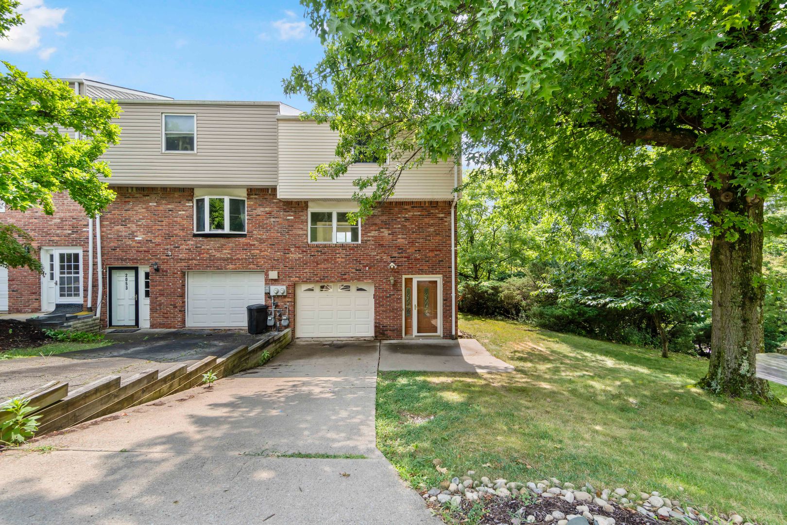 North Versailees Townhome: 2055 Luehm Avenue