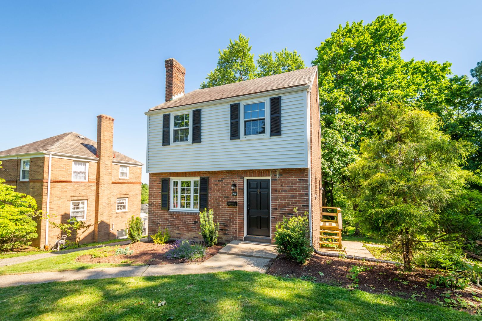 Pittsburgh House: 202 National Drive