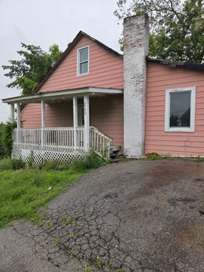 IMPERIAL - 4BD on 1/3 Acre w/ 2 Storage Sheds and Carport - $1535 MONTH / $3999 DOWN