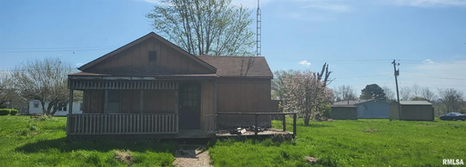 RICHVIEW, IL - Wood Sided Bungalow with garden shed, new roof and minutes to I-64 - $499 MONTH / $1999 DOWN