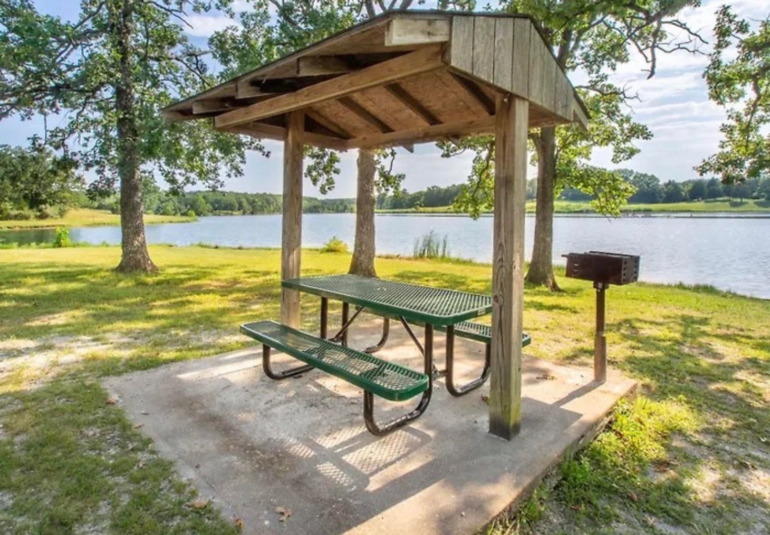 Festus - 2 bed, 2 bath Condo with in-unit Washer & Dryer + Resort Style Amenities - $1300 per Month / $1300 Security Deposit 8 of 12