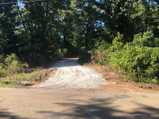 Pond Creek Road, Mineral Point, MO 63660