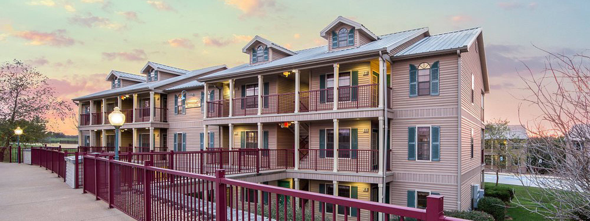 Festus - 2 bed, 2 bath Fully Furnished Condo with in-unit Washer & Dryer + Resort Style Amenities - $1500 per Month / $1500 Security Deposit 3 of 12
