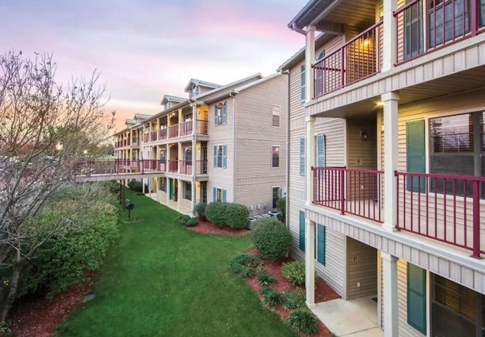 Festus - 2 bed, 2 bath Condo with in-unit Washer & Dryer + Resort Style Amenities - $1300 per Month / $1300 Security Deposit 12 of 12