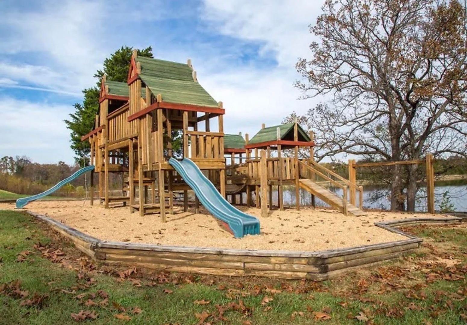 Festus - 2 bed, 2 bath Condo with in-unit Washer & Dryer + Resort Style Amenities - $1300 per Month / $1300 Security Deposit 9 of 12