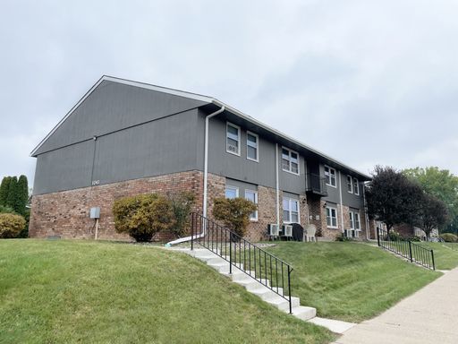 2 Bed, 1 Bath Apartment in River Falls – Prime Location & Pet-Friendly!