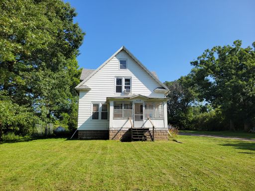 Private 4-Bedroom Farm Home on Large Lot with Screened Porch – photo 1