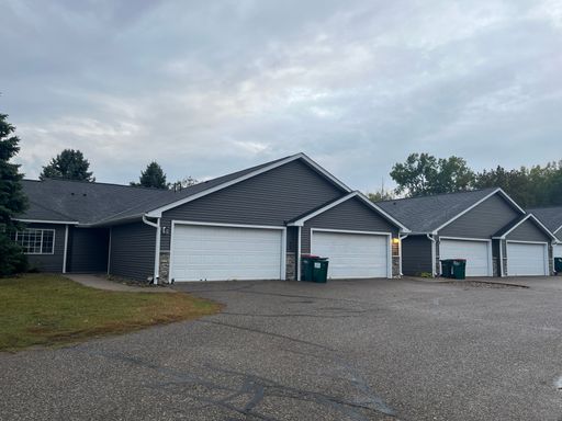Spacious 2-Bedroom, 1-Bath Townhome with Garage & Pet-Friendly in Hudson, WI!