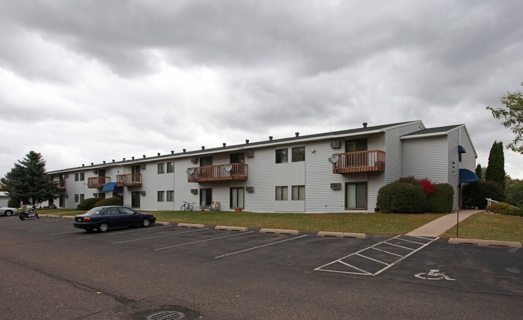 River Falls Apartment: 1143 State St