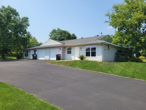 Spacious 1-Bed, 1-Bath Apartment in Menomonie – 900 sq. ft., Garage & Pet-Friendly!