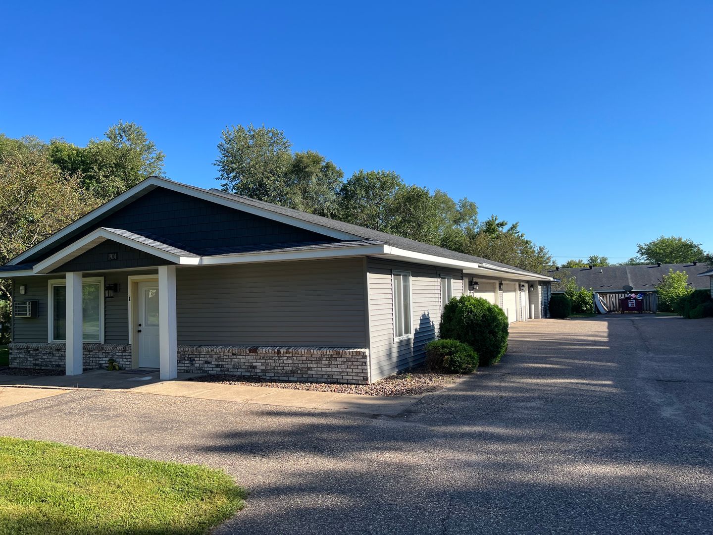 Menomonie Apartment: 1914 2nd Ave NE