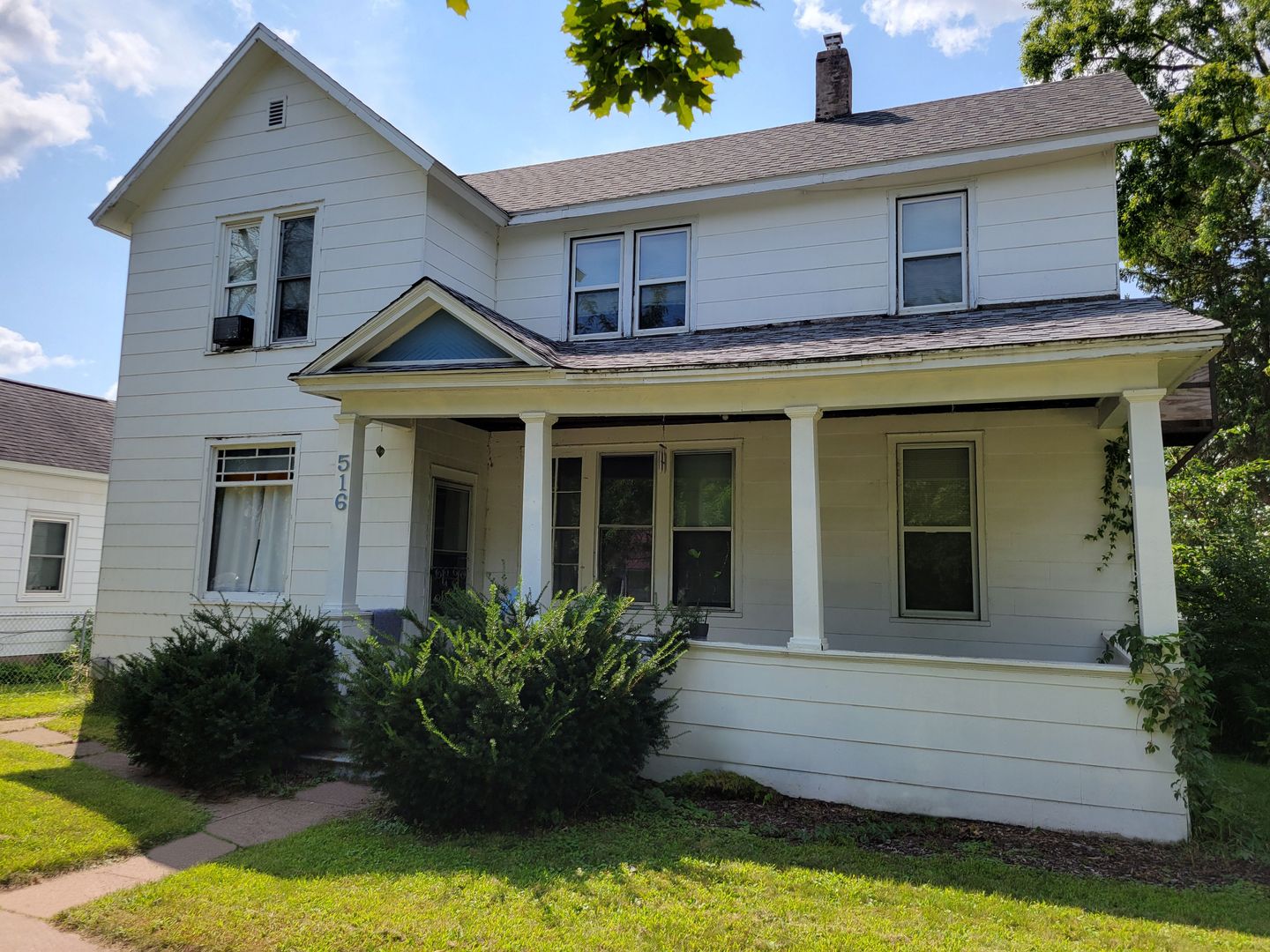 Eau Claire Apartment: 516 Erin St