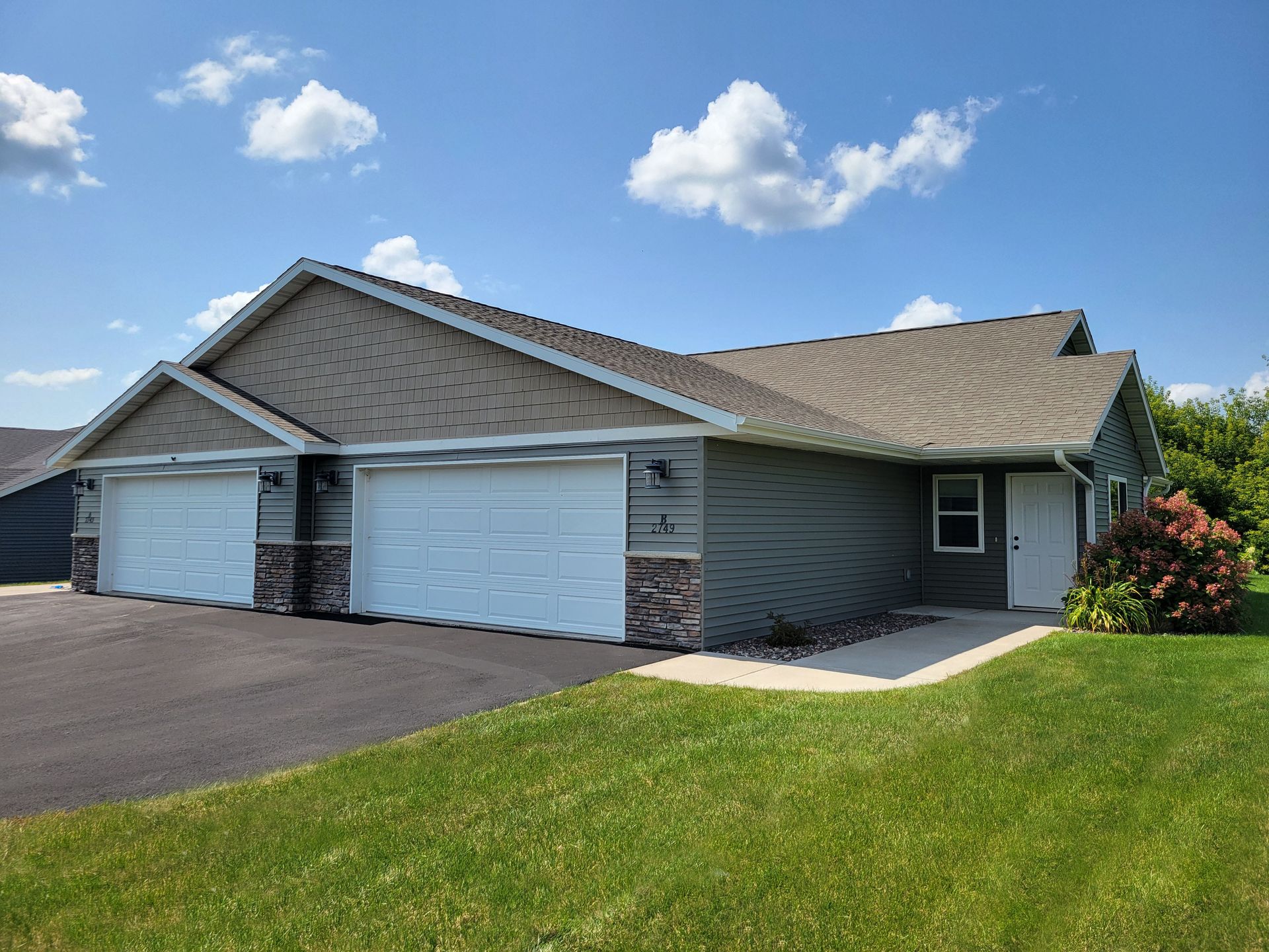 Menomonie Apartment: 2749 Ridgewood Street