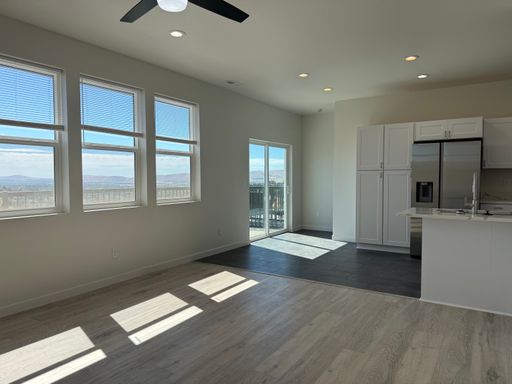 Spacious 3 Bedroom Duplex Located in West Valley – photo 1