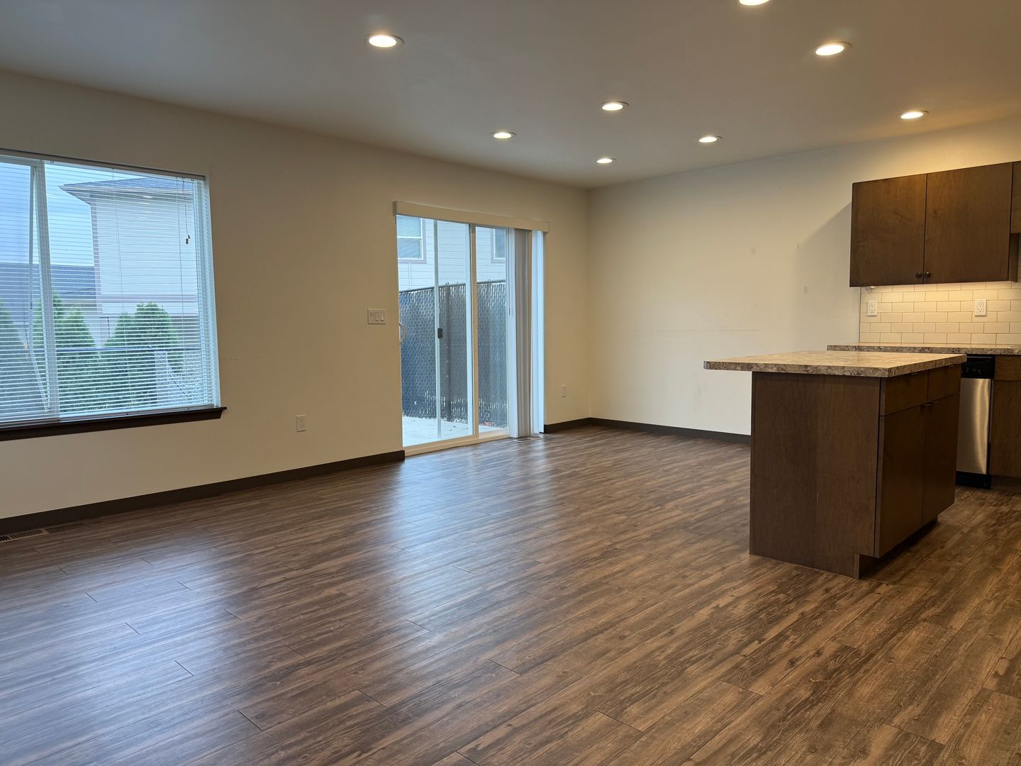 Yakima Apartment: 215 N 76th Ave