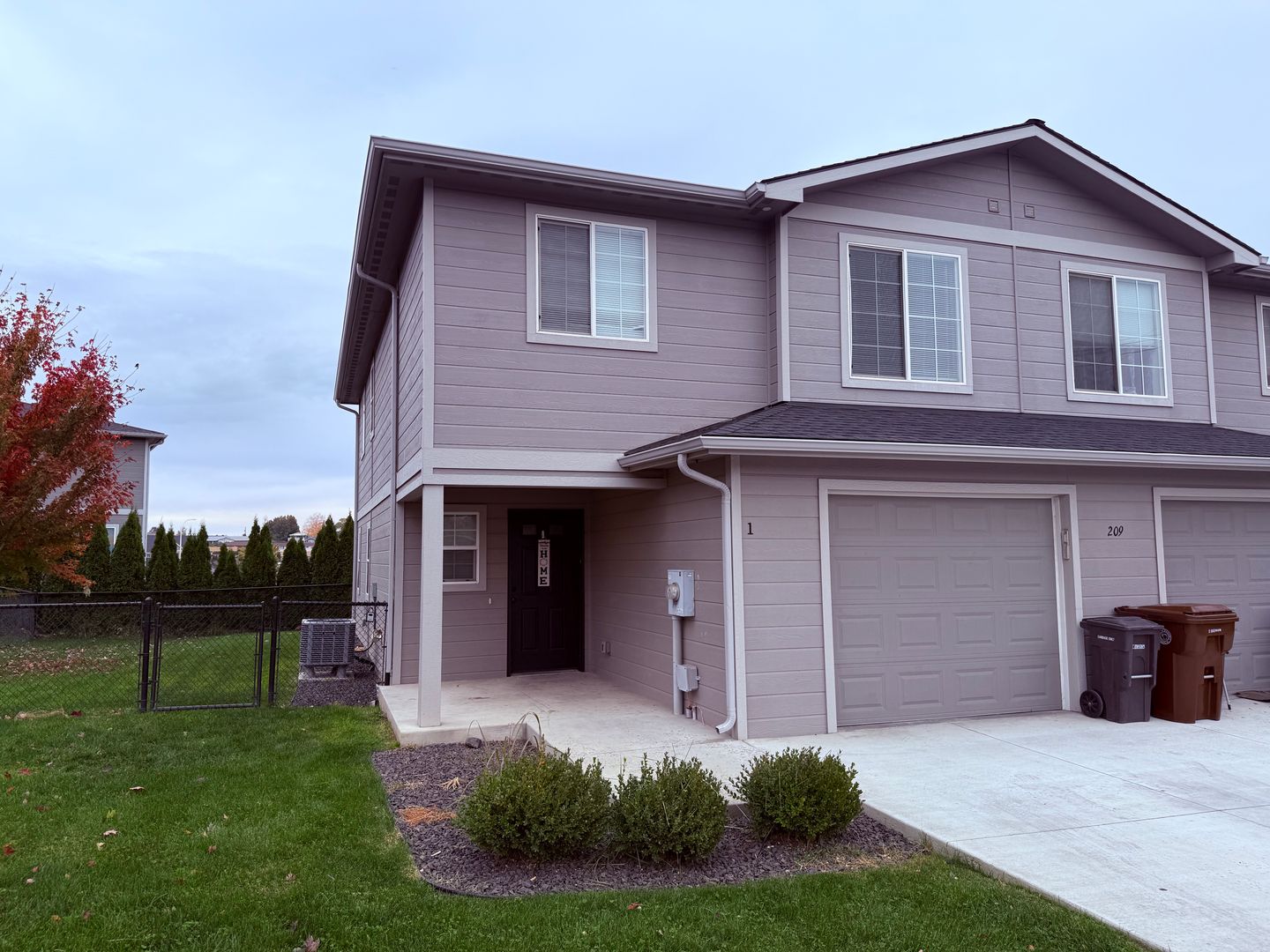 Yakima Townhome: Saddlebrook Loop