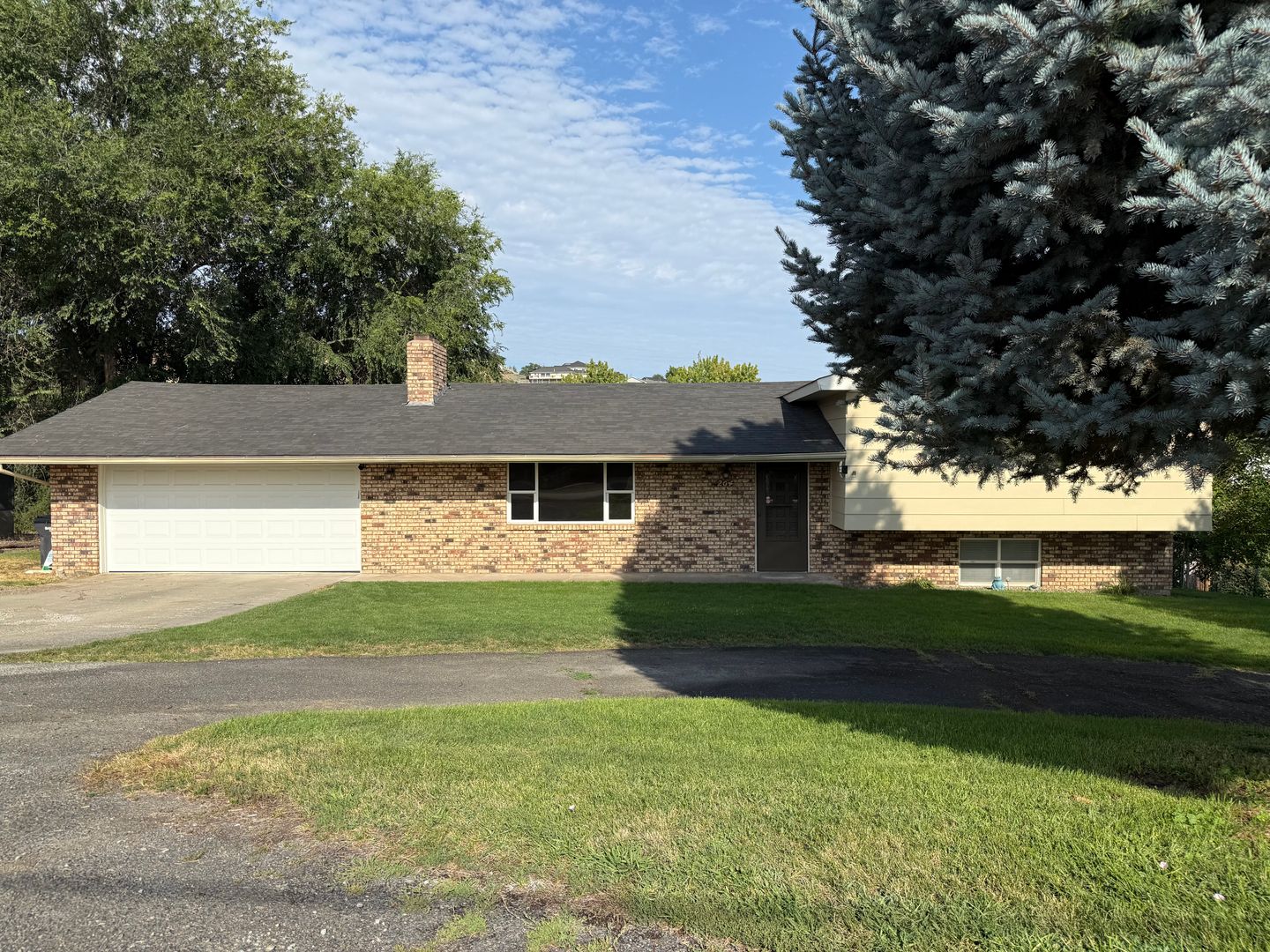 Selah House: 204 Hillcrest Dr.