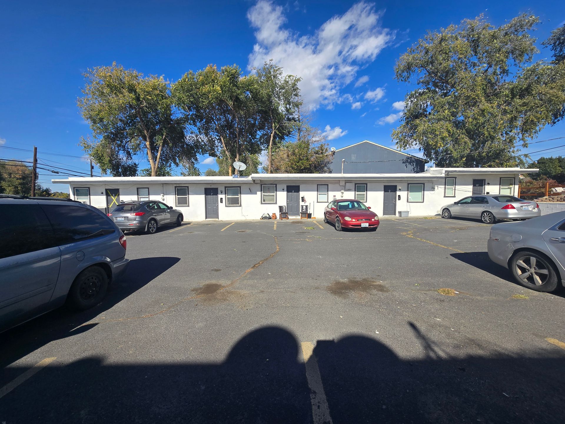 Beautifully Remodeled 1 Bedroom Available 2 of 9