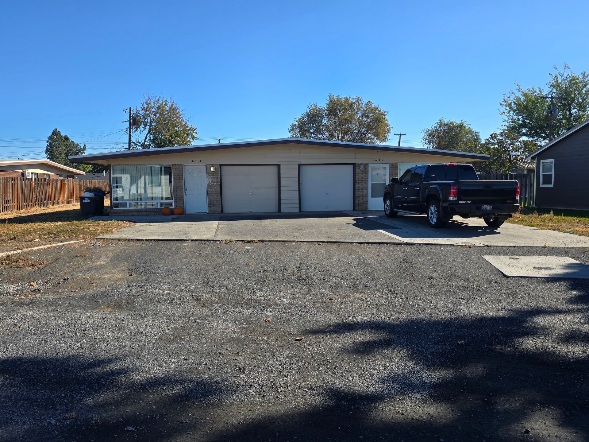 2 Bedroom Duplex Apartment Available Now! $300 move in credit Available! 2 of 12