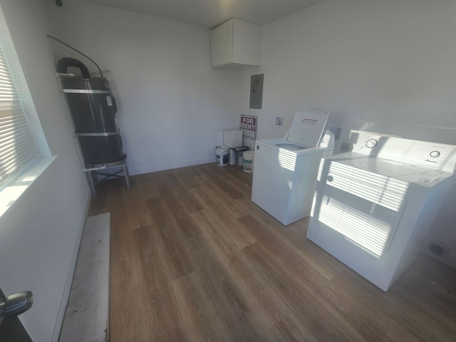 Newly Renovated Studio Available Now! Move In Special Offering 1st Month Move in Credit! 3 of 9