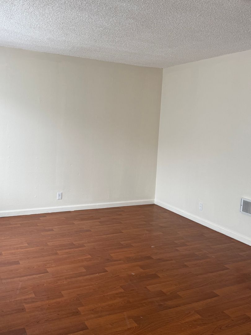 Lompoc Apartment: 713 North C