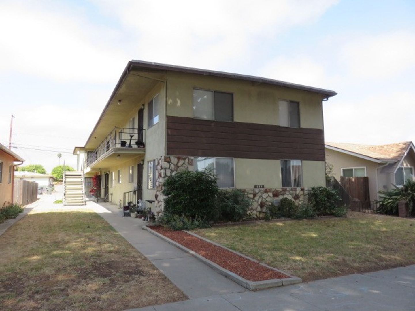 Lompoc Apartment: 435 South H St