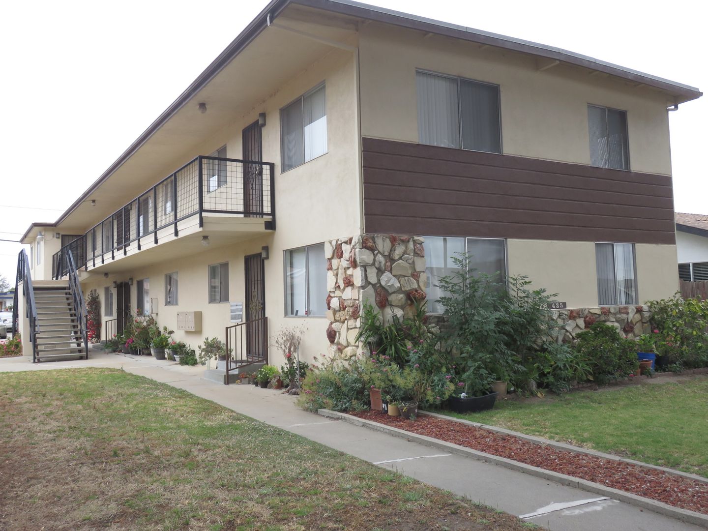 Lompoc Apartment: 435 South H St