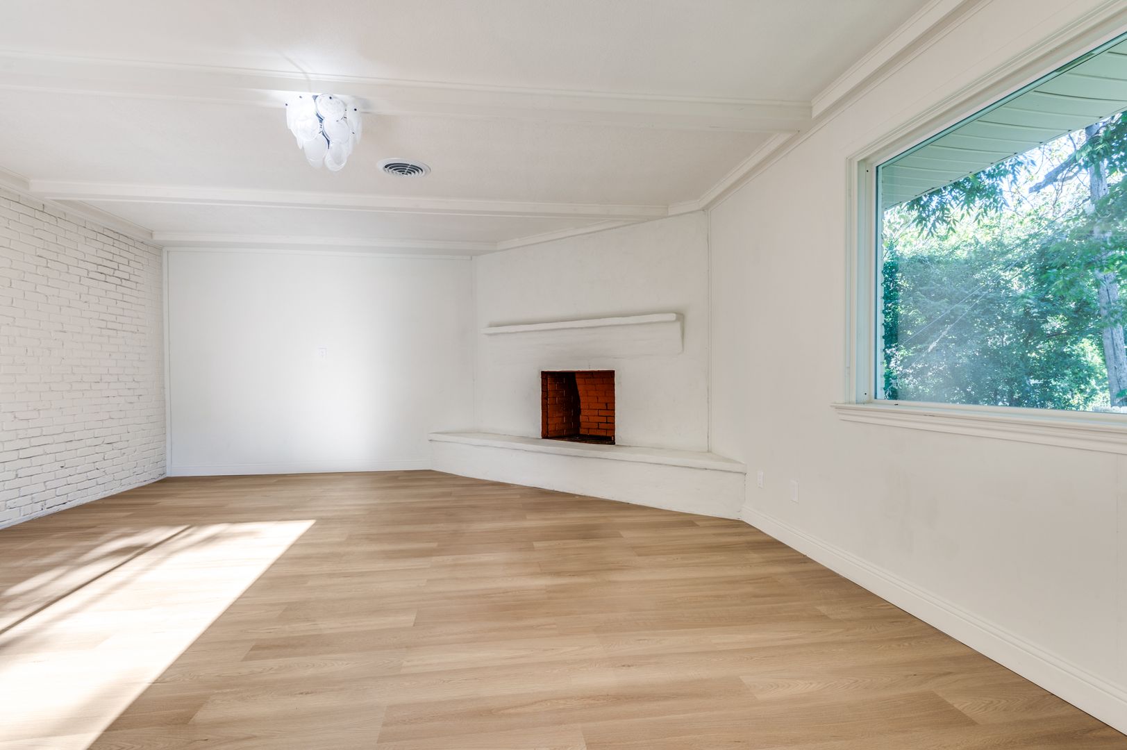 704 Turner Blvd, Grand Prairie, TX 75050