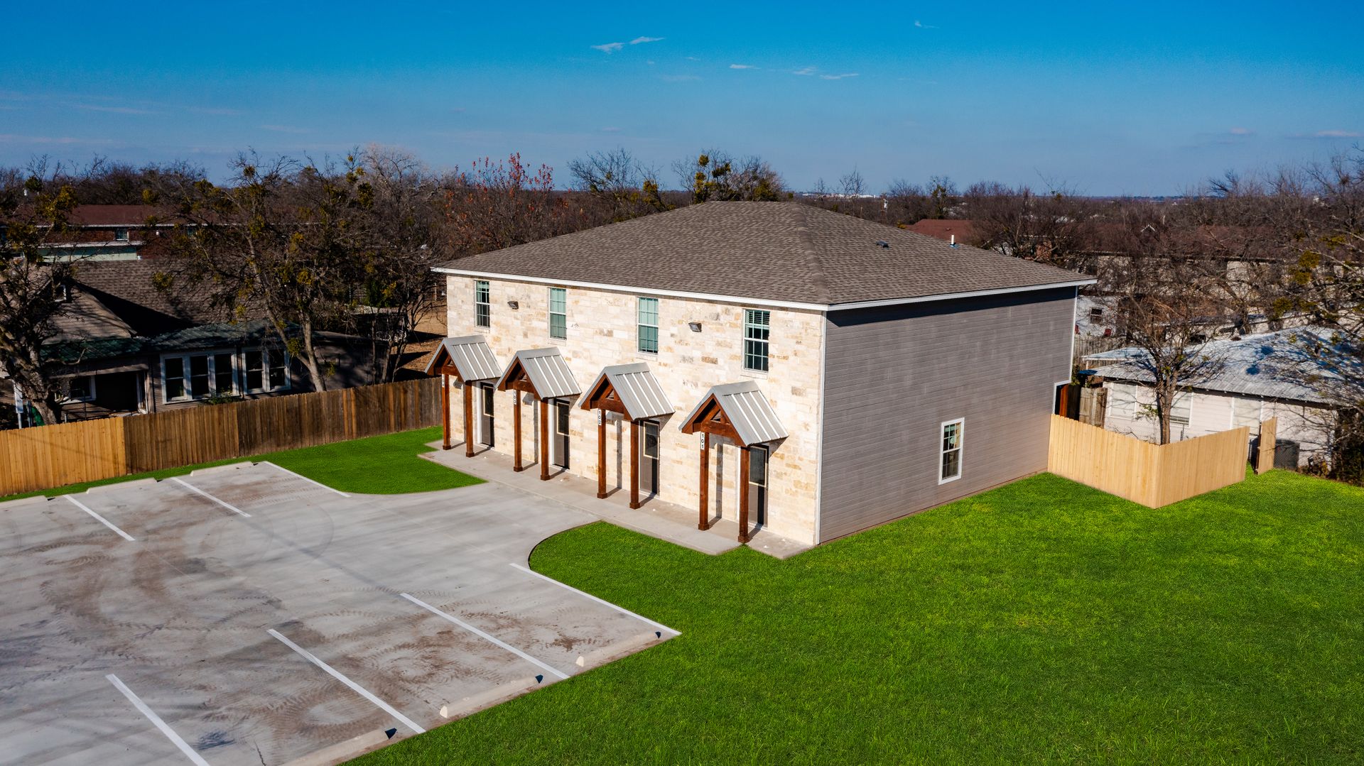 Stephenville House: 1115 N Paddock St - Unit 101