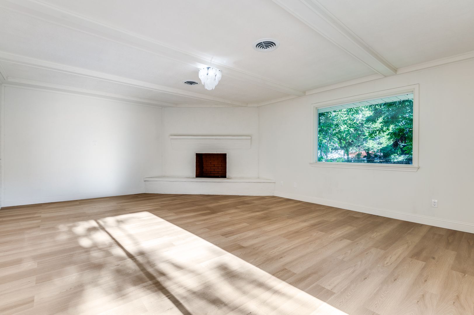 704 Turner Blvd, Grand Prairie, TX 75050