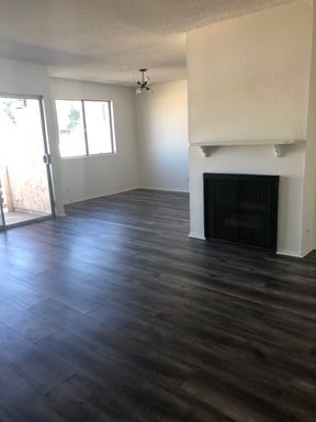 Modern 2-Bedroom, 2-Bath Apartment with Central A/C & Laundry – photo 1