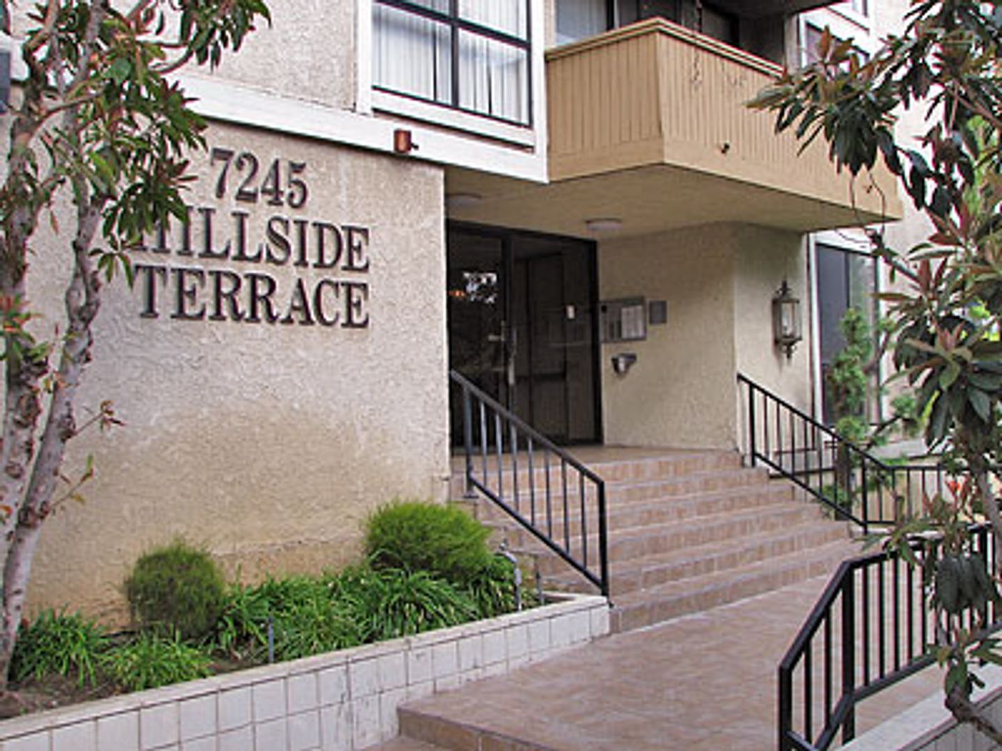 Los Angeles Apartment: 7245 Hillside Avenue