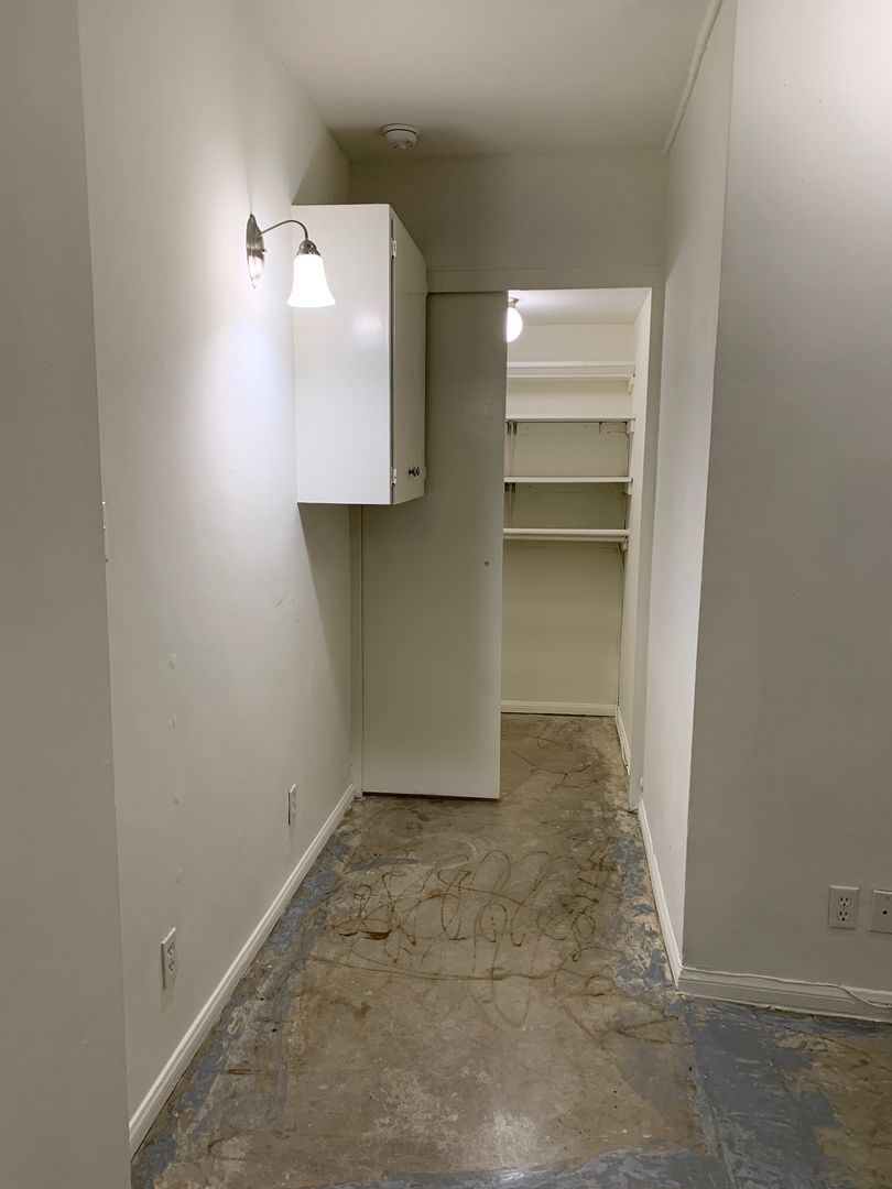 Los Angeles Apartment: 7071 Hawthorn Avenue