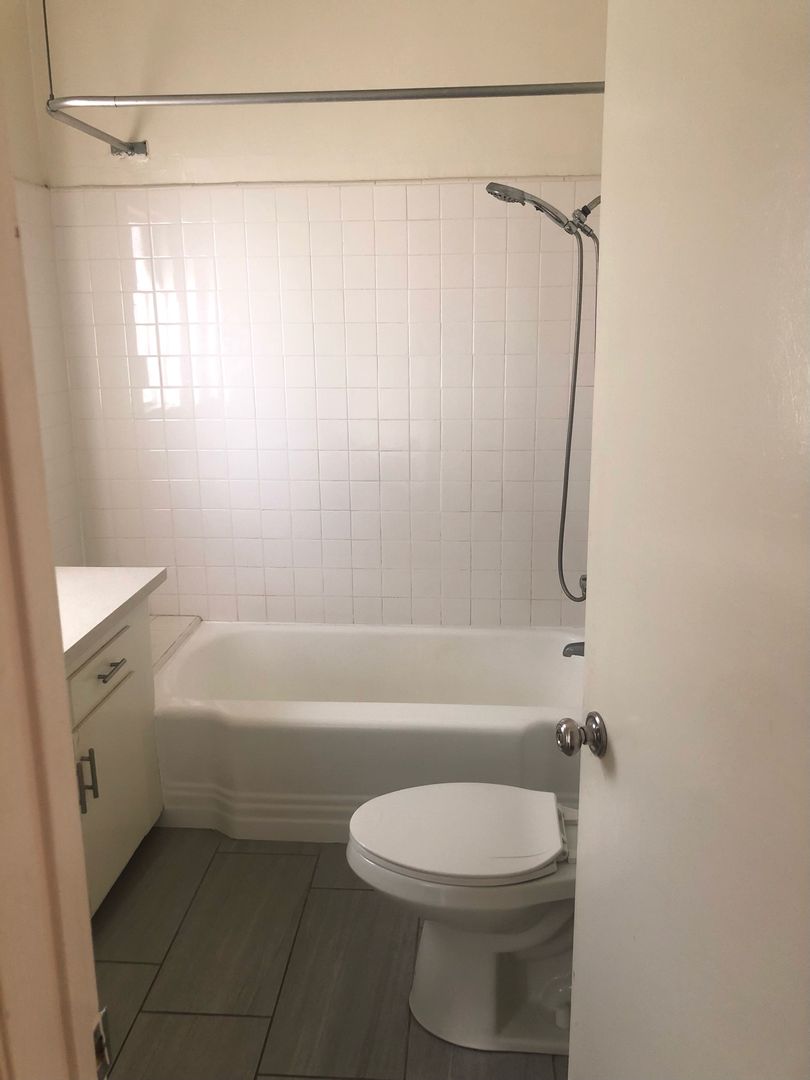 West Hollywood Apartment: 1224 N. Crescent Heights Boulevard