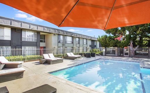 Hot Summer Cool Nights In This Studio Apartment With Pool! – photo 1