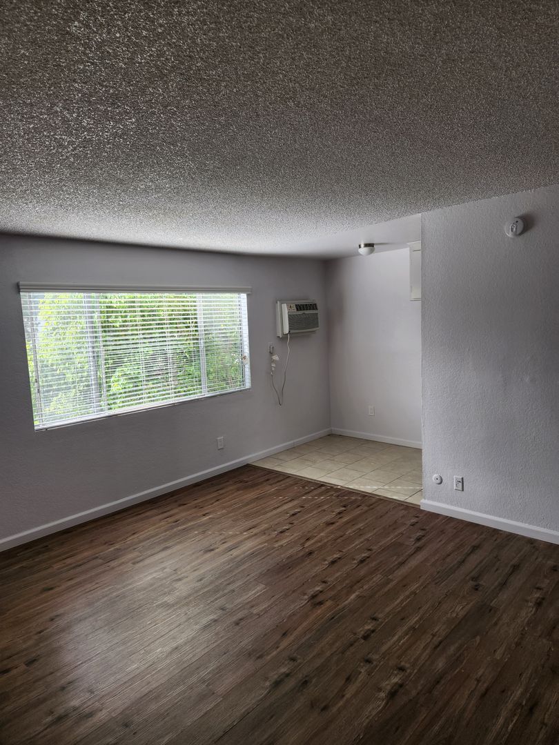 Tarzana Apartment: 5809 N. Reseda Boulevard