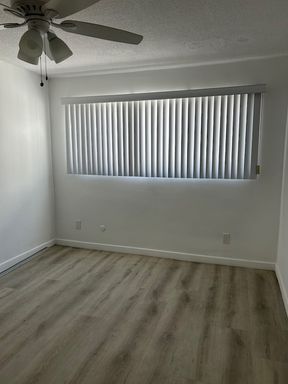 Modern 2BR/1BA Apartment in Vibrant Los Angeles – Slauson 4215-4219 – photo 1