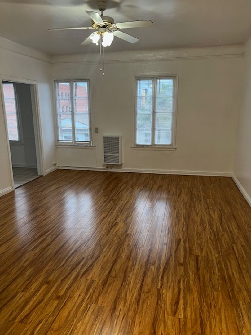 Los Angeles Apartment: 621 S. Dunsmuir Ave