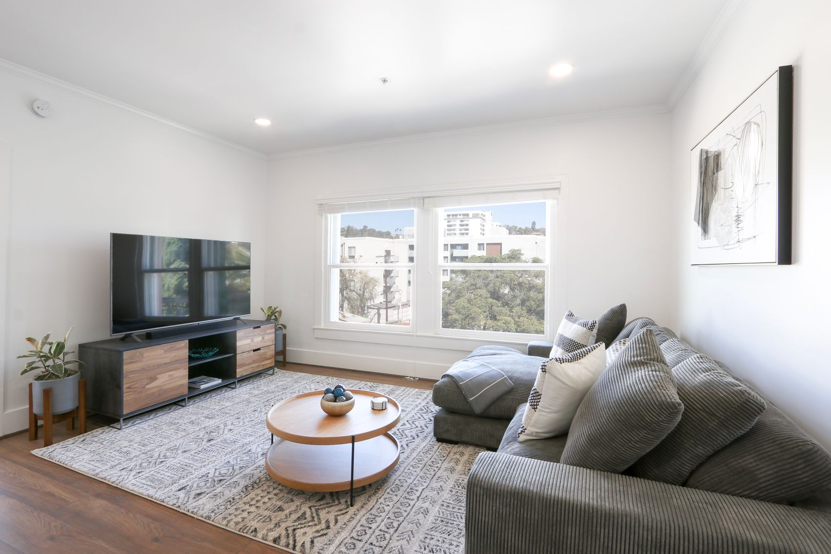 Los Angeles Apartment: 6533 Hollywood Blvd