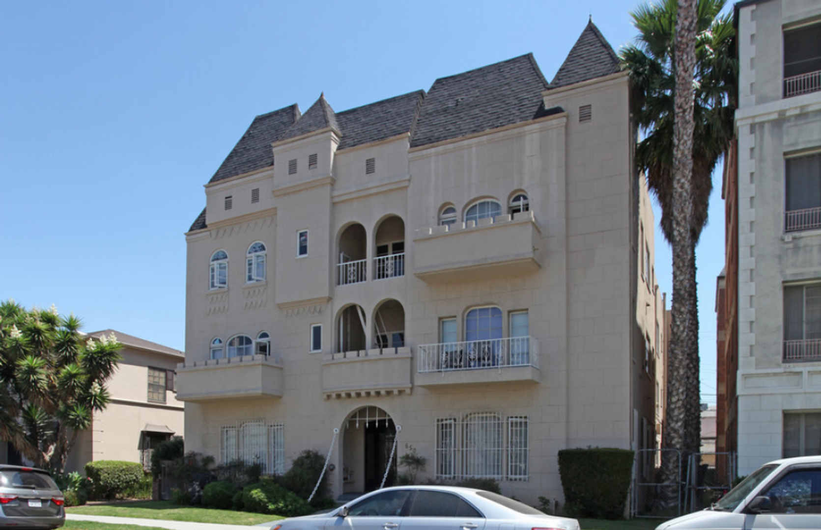 Los Angeles Apartment: 650 S. Detroit St.