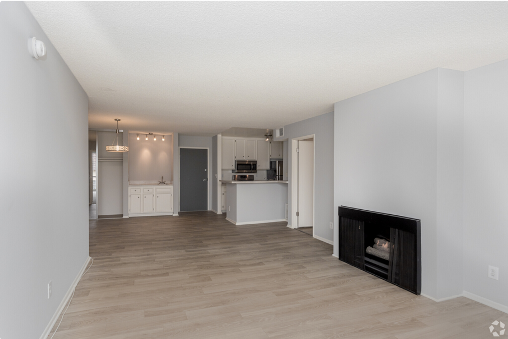 Los Angeles Apartment: 7245 Hillside Avenue