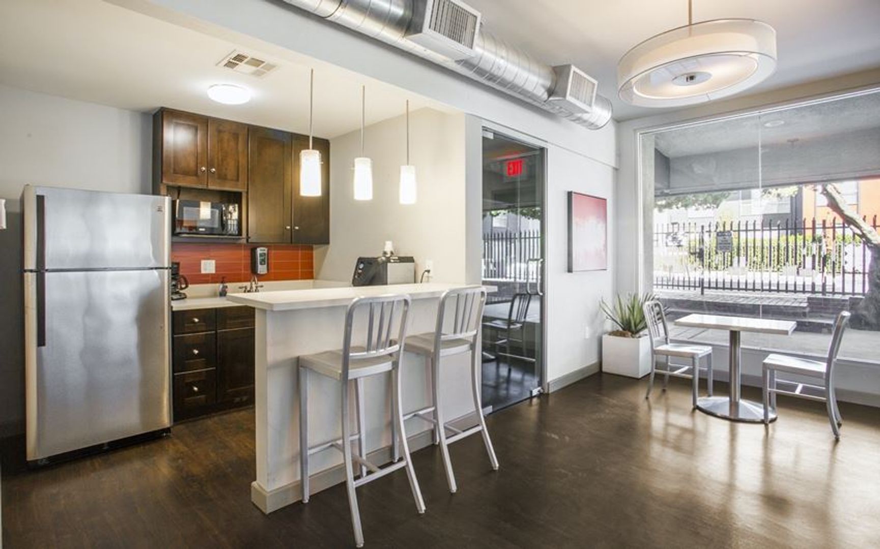 Canoga Park Apartment: 21315 Roscoe Blvd.