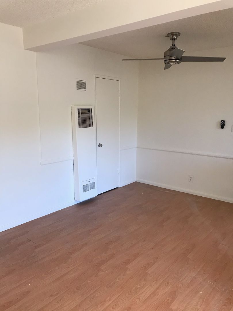 Los Angeles Apartment: 1560 N. Hobart Blvd