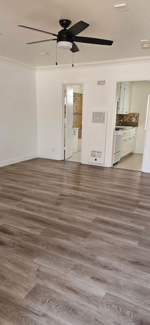 North Hollywood Apartment: 10844 Oxnard St