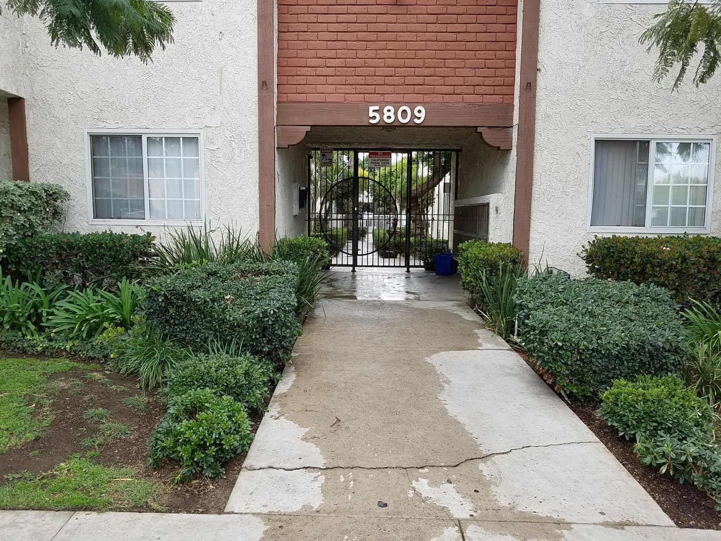 Tarzana Apartment: 5809 N. Reseda Boulevard