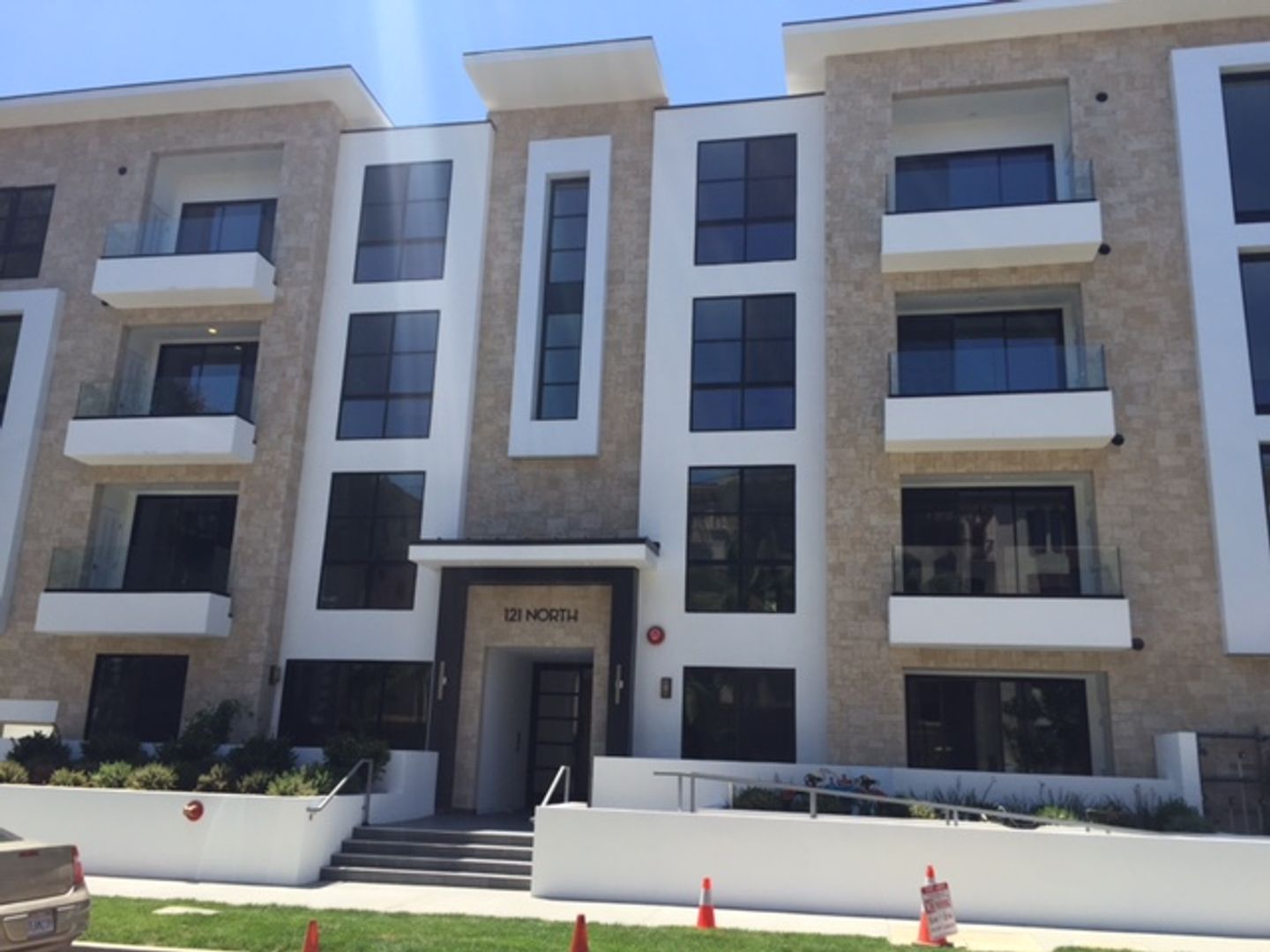 Los Angeles Apartment: 121 N. Clark Drive